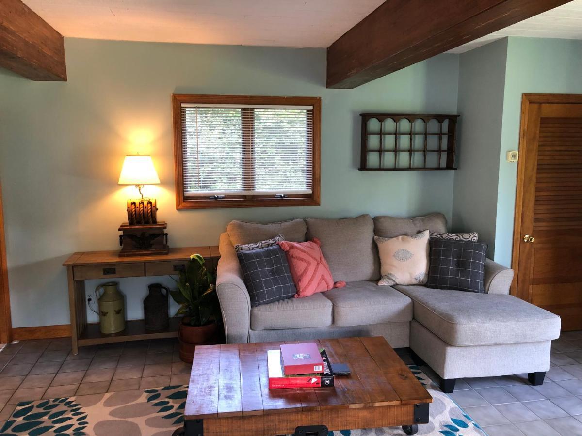 1 Bed Cottage, Partial Waterviews & Water Access Westport Eksteriør billede
